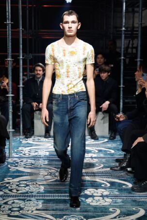 5/56 | Prada Fall 2025 Menswear | Photo: NOWFASHION.com Prada Fall 2025 Menswear | Photo: NOWFASHION.com