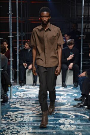 11/56 | Prada Fall 2025 Menswear | Photo: NOWFASHION.com Prada Fall 2025 Menswear | Photo: NOWFASHION.com