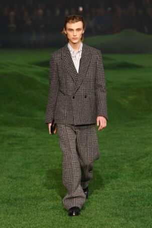 2/61 | Zegna Fall 2025 Menswear | Photo: NOWFASHION.com Zegna Fall 2025 Menswear | Photo: NOWFASHION.com