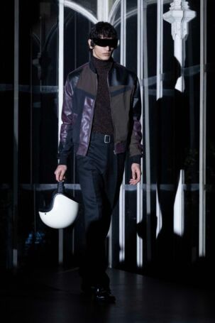 9/30 | MM6 Maison Margiela Fall 2025 Menswear | Photo: Giovanni Giannoni | Courtesy of Pitti Immagine Uomo MM6 Maison Margiela Fall 2025 Menswear | Photo: Giovanni Giannoni | Courtesy of Pitti Immagine Uomo