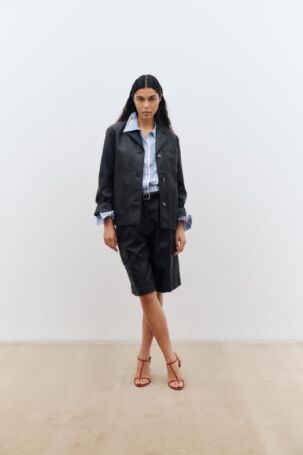 1/26 | Baum und Pferdgarten | Pre-Fall 2025 | Courtesy of Baum und Pferdgarten Baum und Pferdgarten | Pre-Fall 2025 | Courtesy of Baum und Pferdgarten