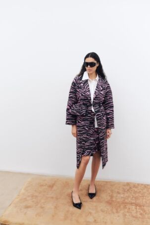 6/26 | Baum und Pferdgarten | Pre-Fall 2025 | Courtesy of Baum und Pferdgarten Baum und Pferdgarten | Pre-Fall 2025 | Courtesy of Baum und Pferdgarten