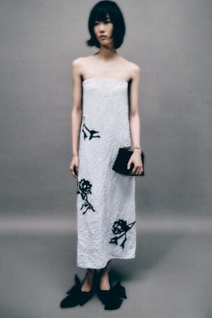 1/43 | Erdem Pre-Fall 2025 | Photo: Ruby Pluhar | Courtesy of Erdem Erdem Pre-Fall 2025 | Photo: Ruby Pluhar | Courtesy of Erdem