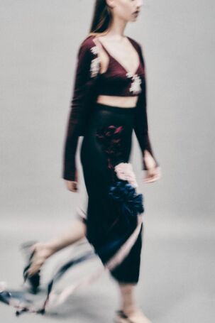 6/43 | Erdem Pre-Fall 2025 | Photo: Ruby Pluhar | Courtesy of Erdem Erdem Pre-Fall 2025 | Photo: Ruby Pluhar | Courtesy of Erdem