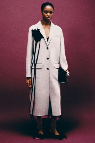 9/43 | Erdem Pre-Fall 2025 | Photo: Ruby Pluhar | Courtesy of Erdem Erdem Pre-Fall 2025 | Photo: Ruby Pluhar | Courtesy of Erdem
