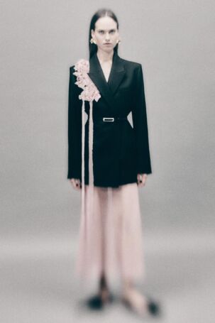 10/43 | Erdem Pre-Fall 2025 | Photo: Ruby Pluhar | Courtesy of Erdem Erdem Pre-Fall 2025 | Photo: Ruby Pluhar | Courtesy of Erdem