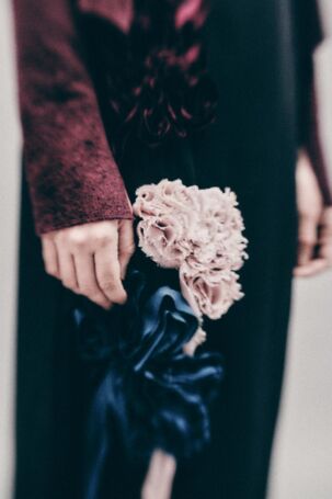 1/19 | Details at Erdem Pre-Fall 2025 | Photo: Ruby Pluhar | Courtesy of Erdem Details at Erdem Pre-Fall 2025 | Photo: Ruby Pluhar | Courtesy of Erdem