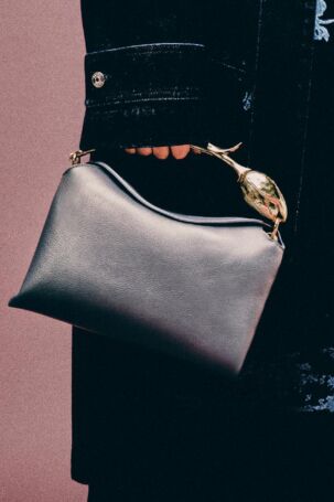 6/19 | Details at Erdem Pre-Fall 2025 | Photo: Ruby Pluhar | Courtesy of Erdem Details at Erdem Pre-Fall 2025 | Photo: Ruby Pluhar | Courtesy of Erdem
