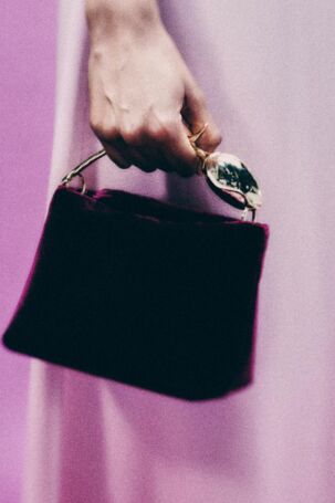 9/19 | Details at Erdem Pre-Fall 2025 | Photo: Ruby Pluhar | Courtesy of Erdem Details at Erdem Pre-Fall 2025 | Photo: Ruby Pluhar | Courtesy of Erdem