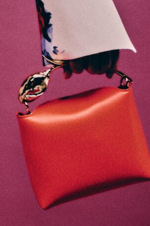 10/19 | Details at Erdem Pre-Fall 2025 | Photo: Ruby Pluhar | Courtesy of Erdem Details at Erdem Pre-Fall 2025 | Photo: Ruby Pluhar | Courtesy of Erdem
