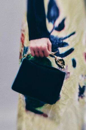11/19 | Details at Erdem Pre-Fall 2025 | Photo: Ruby Pluhar | Courtesy of Erdem Details at Erdem Pre-Fall 2025 | Photo: Ruby Pluhar | Courtesy of Erdem