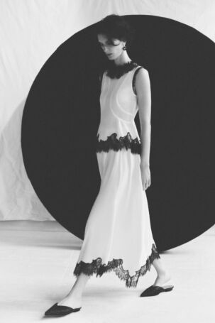 2/32 | Ulla Johnson Pre-Fall 2025 | Photo: Annemariek van Drimmelen | Courtesy of Ulla Johnson Ulla Johnson Pre-Fall 2025 | Photo: Annemariek van Drimmelen | Courtesy of Ulla Johnson