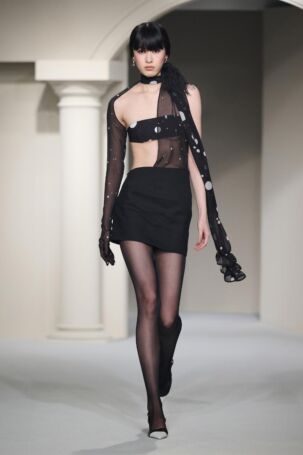 4/34 | YIRANTIAN Spring 2025 | Photo: Jia Cheng | Courtesy of YIRANTIAN YIRANTIAN Spring 2025 | Photo: Jia Cheng | Courtesy of YIRANTIAN