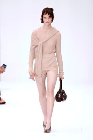 1/51 | Acne Studios Spring 2025 | Photo: NOWFASHION.com Acne Studios Spring 2025 | Photo: NOWFASHION.com