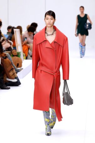 8/51 | Acne Studios Spring 2025 | Photo: NOWFASHION.com Acne Studios Spring 2025 | Photo: NOWFASHION.com