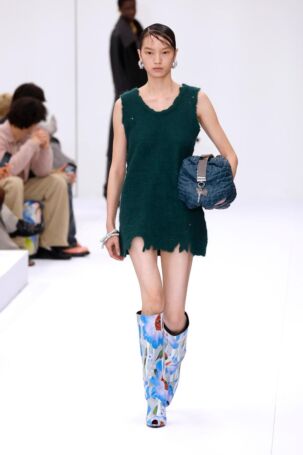 9/51 | Acne Studios Spring 2025 | Photo: NOWFASHION.com Acne Studios Spring 2025 | Photo: NOWFASHION.com