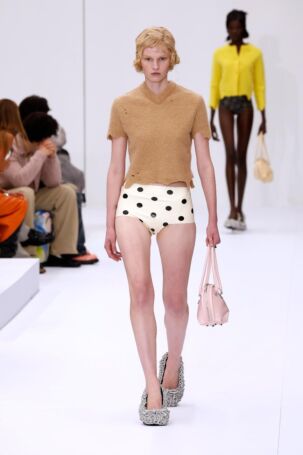 11/51 | Acne Studios Spring 2025 | Photo: NOWFASHION.com Acne Studios Spring 2025 | Photo: NOWFASHION.com