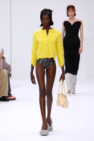 12/51 | Acne Studios Spring 2025 | Photo: NOWFASHION.com Acne Studios Spring 2025 | Photo: NOWFASHION.com