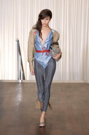1/44 | Andreas Kronthaler for Vivienne Westwood Spring 2025 | Photo: NOWFASHION.com Andreas Kronthaler for Vivienne Westwood Spring 2025 | Photo: NOWFASHION.com