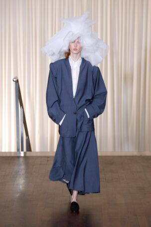 11/44 | Andreas Kronthaler for Vivienne Westwood Spring 2025 | Photo: NOWFASHION.com Andreas Kronthaler for Vivienne Westwood Spring 2025 | Photo: NOWFASHION.com