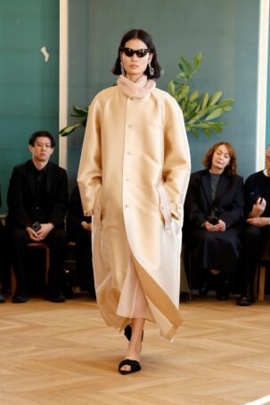 10/37 | Carven Spring 2025 | Photo: NOWFASHION.com Carven Spring 2025 | Photo: NOWFASHION.com