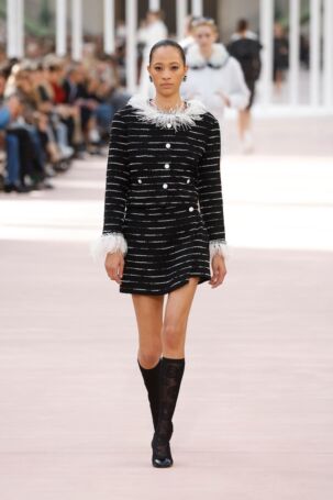 8/77 | Chanel Spring 2025 | Photo: NOWFASHION.com Chanel Spring 2025 | Photo: NOWFASHION.com
