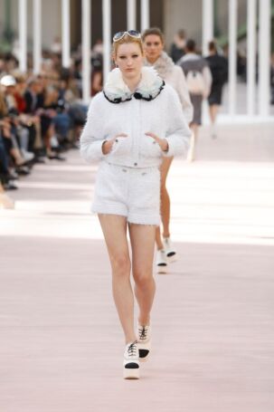 9/77 | Chanel Spring 2025 | Photo: NOWFASHION.com Chanel Spring 2025 | Photo: NOWFASHION.com