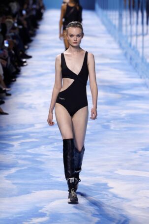 1/82 | Dior Spring 2025 | Photo: NOWFASHION.com Dior Spring 2025 | Photo: NOWFASHION.com