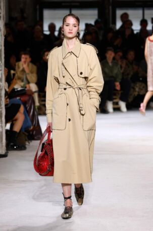 7/61 | Dries Van Noten Spring 2025 | Photo: NOWFASHION.com Dries Van Noten Spring 2025 | Photo: NOWFASHION.com
