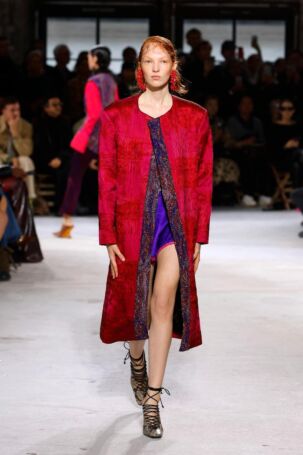 10/61 | Dries Van Noten Spring 2025 | Photo: NOWFASHION.com Dries Van Noten Spring 2025 | Photo: NOWFASHION.com