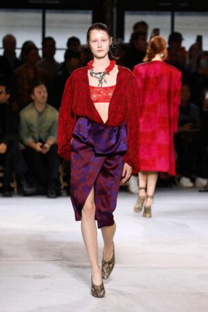 12/61 | Dries Van Noten Spring 2025 | Photo: NOWFASHION.com Dries Van Noten Spring 2025 | Photo: NOWFASHION.com