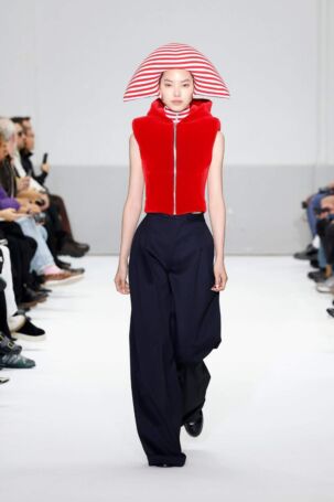 3/46 | Duran Lantink Spring 2025 | Photo: NOWFASHION.com Duran Lantink Spring 2025 | Photo: NOWFASHION.com