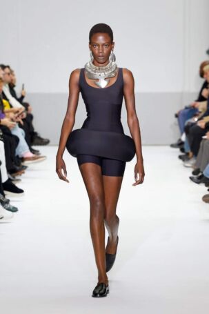 5/46 | Duran Lantink Spring 2025 | Photo: NOWFASHION.com Duran Lantink Spring 2025 | Photo: NOWFASHION.com