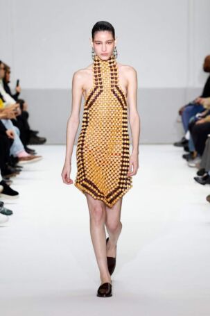 6/46 | Duran Lantink Spring 2025 | Photo: NOWFASHION.com Duran Lantink Spring 2025 | Photo: NOWFASHION.com