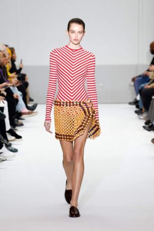 7/46 | Duran Lantink Spring 2025 | Photo: NOWFASHION.com Duran Lantink Spring 2025 | Photo: NOWFASHION.com