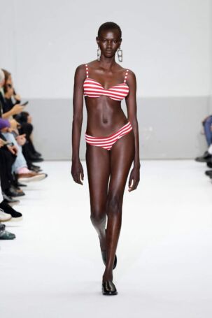 8/46 | Duran Lantink Spring 2025 | Photo: NOWFASHION.com Duran Lantink Spring 2025 | Photo: NOWFASHION.com