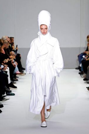 10/46 | Duran Lantink Spring 2025 | Photo: NOWFASHION.com Duran Lantink Spring 2025 | Photo: NOWFASHION.com