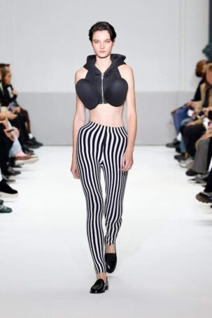 11/46 | Duran Lantink Spring 2025 | Photo: NOWFASHION.com Duran Lantink Spring 2025 | Photo: NOWFASHION.com