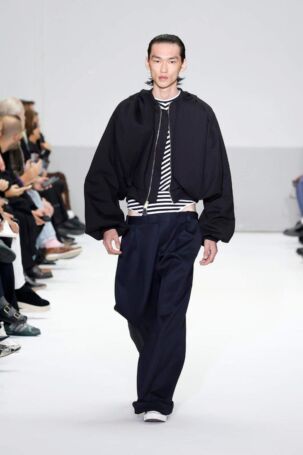 12/46 | Duran Lantink Spring 2025 | Photo: NOWFASHION.com Duran Lantink Spring 2025 | Photo: NOWFASHION.com