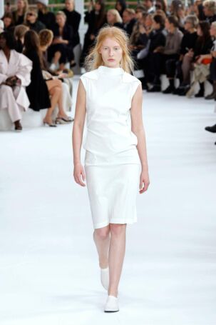 7/48 | Issey Miyake Spring 2025 | Photo: NOWFASHION.com Issey Miyake Spring 2025 | Photo: NOWFASHION.com