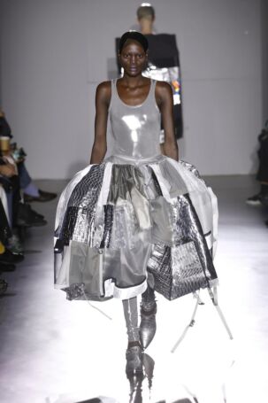 6/30 | Junya Watanabe Spring 2025 | Photo: NOWFASHION.com Junya Watanabe Spring 2025 | Photo: NOWFASHION.com
