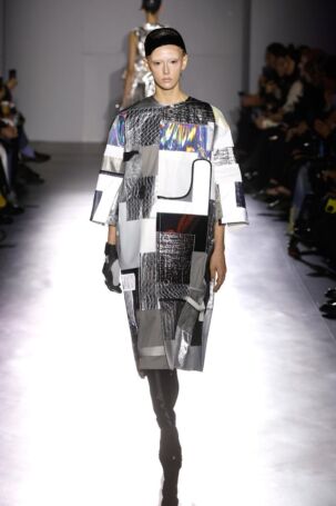 9/30 | Junya Watanabe Spring 2025 | Photo: NOWFASHION.com Junya Watanabe Spring 2025 | Photo: NOWFASHION.com