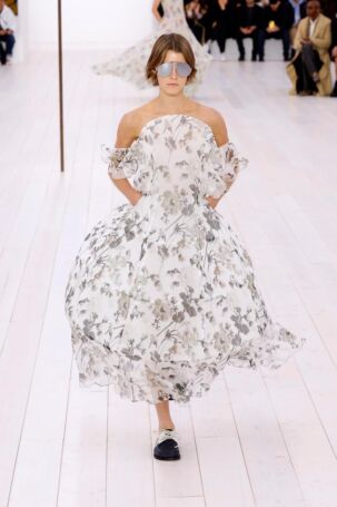 1/58 | Loewe Spring 2025 | Photo: NOWFASHION.com Loewe Spring 2025 | Photo: NOWFASHION.com