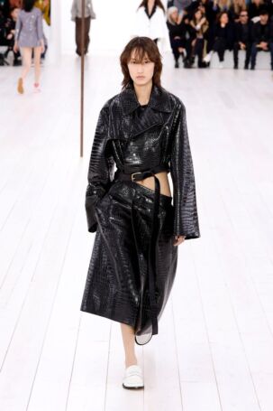 12/58 | Loewe Spring 2025 | Photo: NOWFASHION.com Loewe Spring 2025 | Photo: NOWFASHION.com