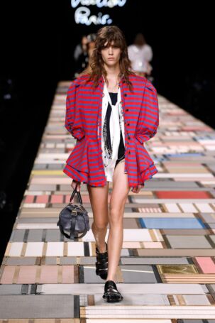 2/51 | Louis Vuitton Spring 2025 | Photo: NOWFASHION.com Louis Vuitton Spring 2025 | Photo: NOWFASHION.com