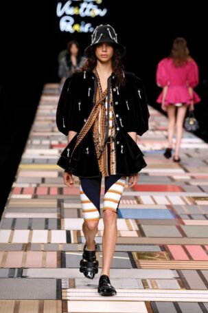 3/51 | Louis Vuitton Spring 2025 | Photo: NOWFASHION.com Louis Vuitton Spring 2025 | Photo: NOWFASHION.com