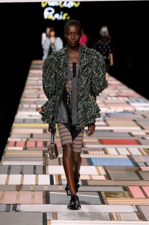 5/51 | Louis Vuitton Spring 2025 | Photo: NOWFASHION.com Louis Vuitton Spring 2025 | Photo: NOWFASHION.com