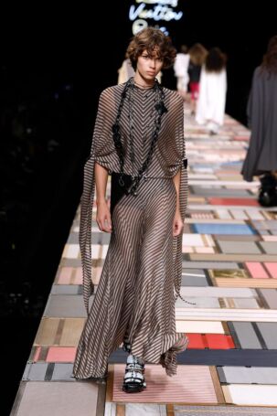 11/51 | Louis Vuitton Spring 2025 | Photo: NOWFASHION.com Louis Vuitton Spring 2025 | Photo: NOWFASHION.com
