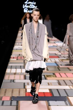 12/51 | Louis Vuitton Spring 2025 | Photo: NOWFASHION.com Louis Vuitton Spring 2025 | Photo: NOWFASHION.com