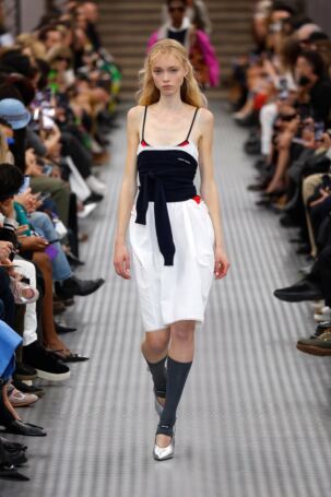 2/68 | Miu Miu Spring 2025 | Photo: NOWFASHION.com Miu Miu Spring 2025 | Photo: NOWFASHION.com